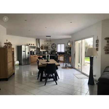 Magnifique Villa Avec Piscine Chauffee. *