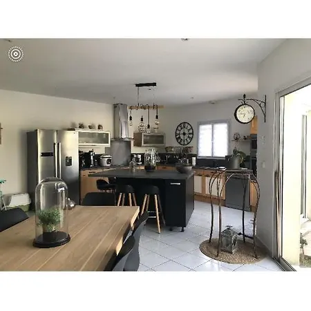 Magnifique Villa Avec Piscine Chauffee. * Vergeroux